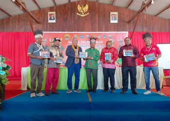 Anggota DPR RI, Komarudin Watubun Bicara Soal Otsus di Musdat IV Suku Besar Arfak