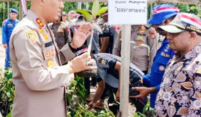 Polres Teluk Bintuni Tanam Tiga Jenis Mangrove Dalam Aksi Nasional Lestarikan Lingkungan
