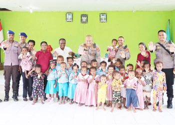 Peduli Stunting, Kapolres Teluk Bintuni Tinjau Anak-anak di Kampung Pasamay Distrik Manimeri 