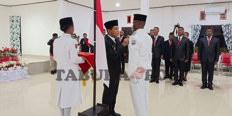 Wakil Bupati Wempy Rengkung Kukuhkan Paskibra Mansel