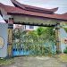 Pintu Gerbang Kantor DPRD Manokwari Dipalang