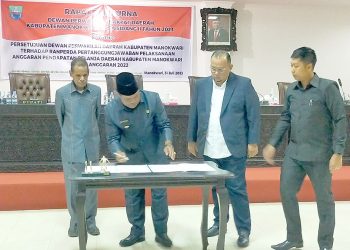 Dukung Mutu Pendidikan, Kementerian PUPR Serahkan Aset Renovasi Sekolah ke Pemkab Manokwari