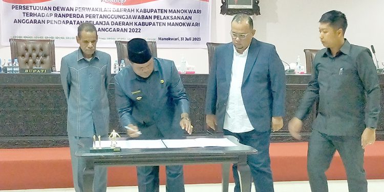 Dukung Mutu Pendidikan, Kementerian PUPR Serahkan Aset Renovasi Sekolah ke Pemkab Manokwari