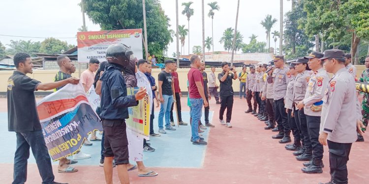 Simulasi Sispamkota, Polisi Bubarkan Masa Unjuk Rasa Pemilu 2024