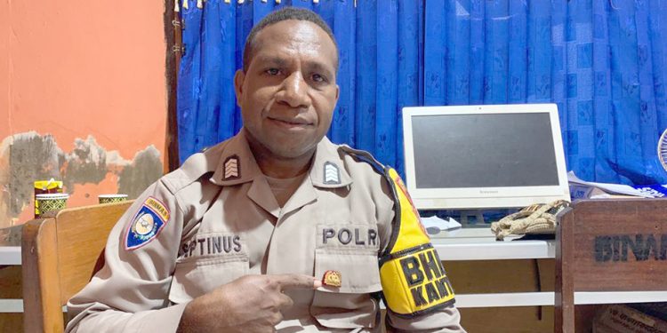 Bripka Septinus Arui Mendapatkan Penghargaan Pin Emas dari Kapolri