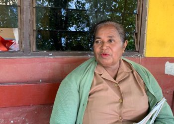 Gaji Guru Honorer Belum Dibayar,  Pagar SDN 22 Wosi Dipalang Menggunakan Spanduk