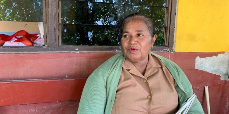 Gaji Guru Honorer Belum Dibayar, Pagar SDN 22 Wosi Dipalang Menggunakan Spanduk