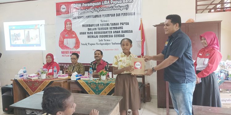 Serahkan Bantuan Pembinaan Parpol, Waterpauw Tegaskan LPJ