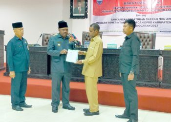 Bupati Jelaskan Tujuan Ajukan Enam Ranperda ke DPRD Manokwari 