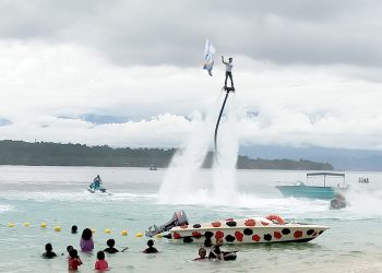 Bupati Manokwari Terima Penghargaan Nawacita Awards Kategori Pejuang Demokrasi