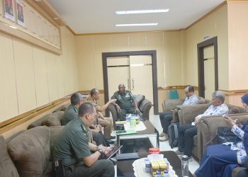 Kasdam XVIII Kasuari dan Kepala Dinas Kesehatan Beraudiens