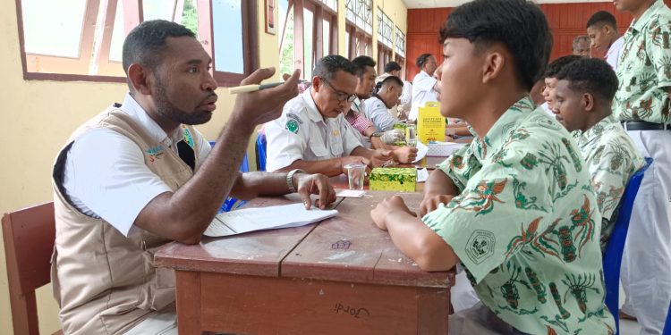 Program Layanan Kesehatan Pelajar Masuk SMK Lahai Roi Ransiki