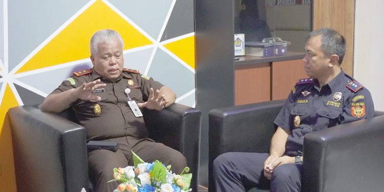 Temukan Rokok Ilegal, Kajati Koordinasi dengan Bea Cukai Manokwari
