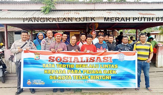 Sat Lantas Polres Bintuni Sosialiasi Keselamatan Berlalulintas Kepada Pejasa Ojek