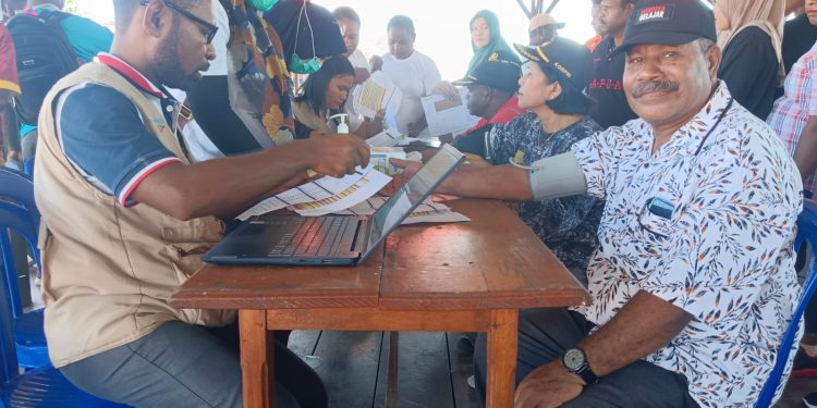 Pemeriksaan Kesehatan Gratis di Ransiki Memantik Perhatian Masyarakat