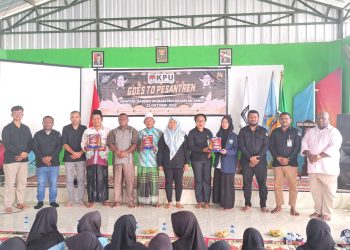 Sasar Pemilih Pemula, KPU PB dan Manokwari Ajak Ratusan Santri Nobar Film “Kejarlah Janji”