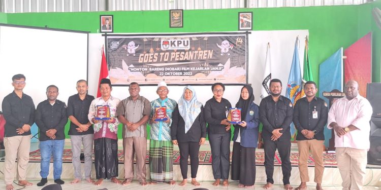 Sasar Pemilih Pemula, KPU PB dan Manokwari Ajak Ratusan Santri Nobar Film “Kejarlah Janji”
