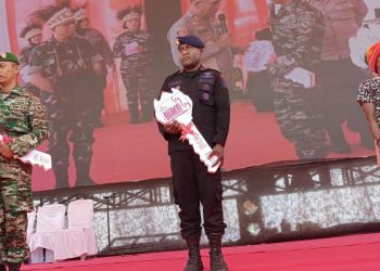 Ruth Yebra Bahagia Terima Bantuan Bedah Rumah Alumni AKABRI 1990