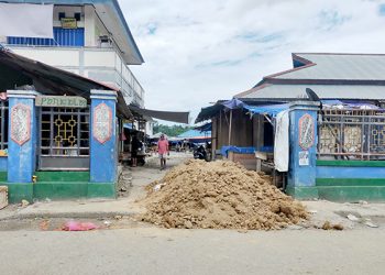 Janji Tidak Kunjung Terealisasi, Pemilik Hak Ulayat Kembali Palang Jalan Masuk Pasar Wosi