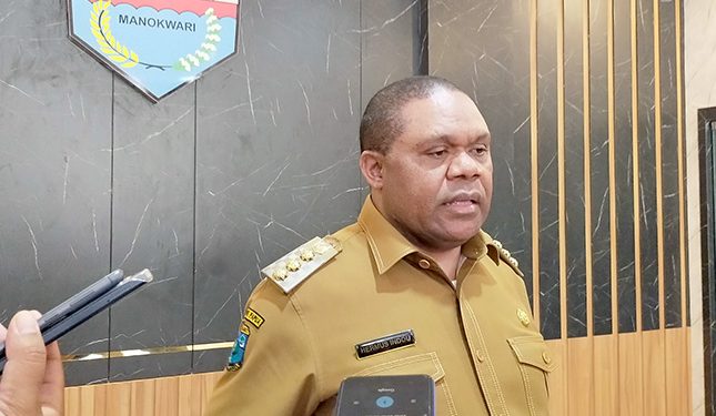 SMPN Warmare 26 Dipalang, Bupati: stop cara-cara itu