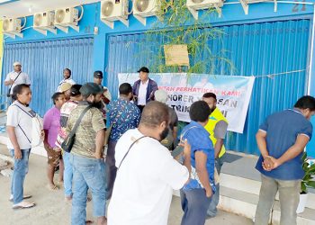 Palang Kantor Dinas Pendidikan, Guru Honorer Yayasan Minta Diakomodir sebagai P3K