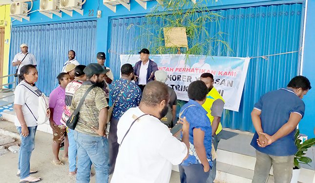 Palang Kantor Dinas Pendidikan, Guru Honorer Yayasan Minta Diakomodir sebagai P3K