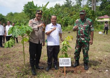 Blokade Ruas Jalan Mameh – Windesi, Puluhan Truk Memilih Putar Balik