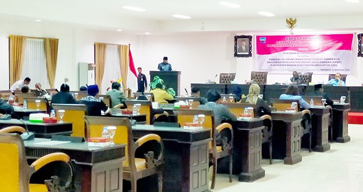 Bupati Tanggapi Pandangan DPRD Manokwari Terhadap R-APBD TA 2024