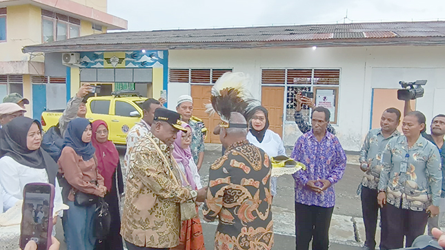 Kedatangan Ali Baham Temongmere Disambut Kepala Suku Besar Arfak