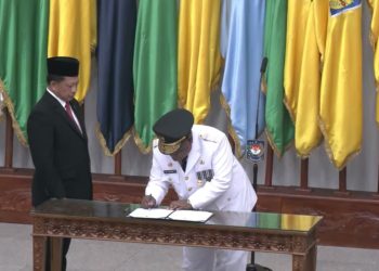 Mendagri Lantik Ali Baham Temongmere Menjadi Penjabat Gubernur Papua Barat