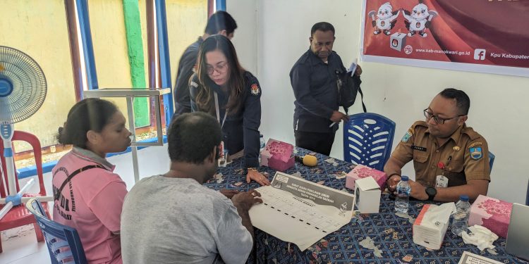 KPU dan Dinsos Manokwari Sosialisasikan Pemilu Pada Kaum Difabel