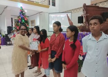 Kesederhanaan Natal SMPN 2 Manokwari, Pondajar: Mengajarkan Anak-anak Berbagi Damai Sejahtera & Sukacita