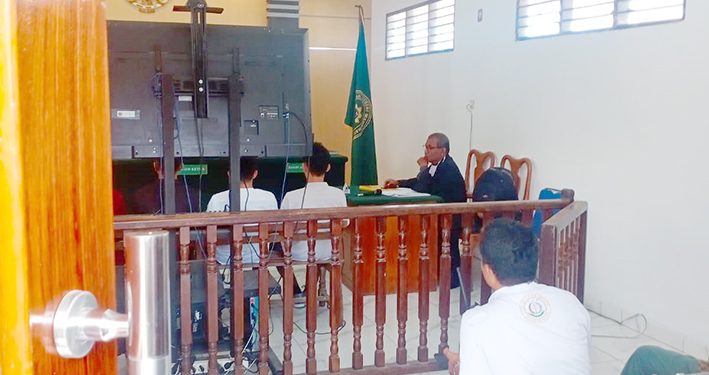 Memperingati Hari HAM, Pengunjuk Rasa dan Polisi ‘Bentrok’ di Amban