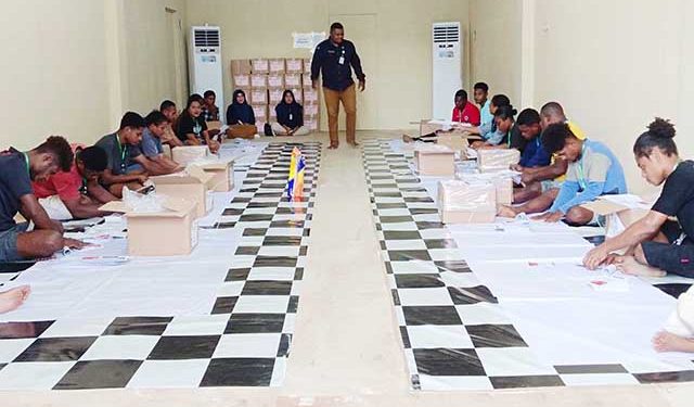 KPU Mansel Mulai Sortir dan Lipat Surat Suara Pemilu 2024