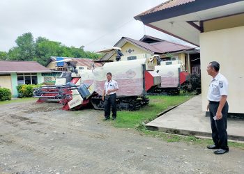Manokwari Dapat Bantuan 3 Unit Mesin Panen Padi Combine Harvester