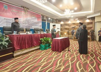 Luxen Thesia Dilantik Jadi Anggota DPR Papua Barat