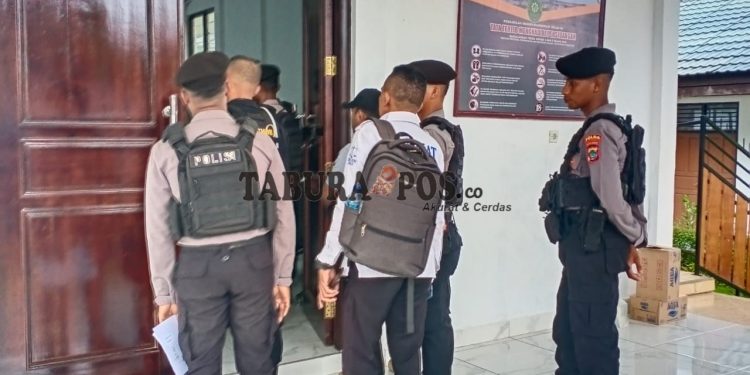 Sidang Perkara Suap Penjabat Bupati Sorong-BPK Dijaga Aparat Kepolisian