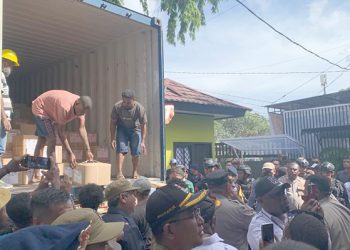 KPU Manokwari Menerima Logistik Surat Suara Presiden, Wapres dan DPD RI