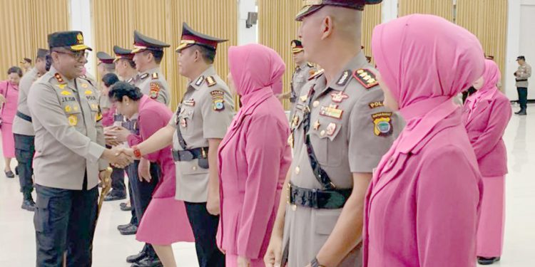 Adam Erwindi Ngaku Banyak Hal Diberikan Papua Barat