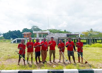 Sambut HUT Pekabaran Injil, PDI Perjuangan Bersihkan Tugu Lahai Roi