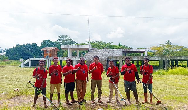 Sambut HUT Pekabaran Injil, PDI Perjuangan Bersihkan Tugu Lahai Roi