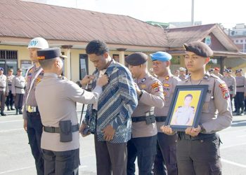 Solidaritas Mahasiswa Hukum se-Manokwari Berunjuk Rasa di Depan Bawaslu Papua Barat