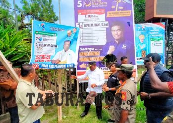 Bupati Pimpin Pembongkaran APK di Wilayah Kota Manokwari