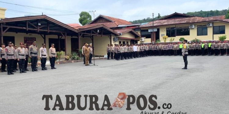 Pimpin Apel Serpras, Kapolresta Manokwari Pastikan Personil Aktifkan SOT dan Jaga Netralitas Pemilu