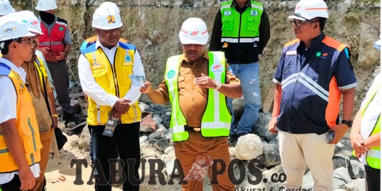Bupati Manokwari Tinjau Pembangunan Pasar Sanggeng