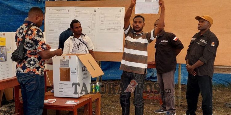 Dua Orang Warga Dari TPS 17 Mantim dan 18 Amban Diperiksa di Kantor Gakumdu