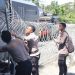 Amankan Pleno, Polisi Pasang Kawat Duri di Depan Kantor KPU Manokwari