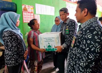 PA Manokwari Salurkan Zakat Penghasilan Pegawai ke Masyarakat Kurang Mampu