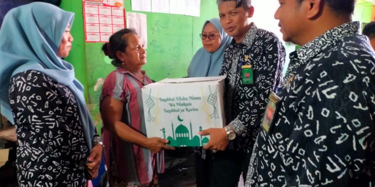 PA Manokwari Salurkan Zakat Penghasilan Pegawai ke Masyarakat Kurang Mampu