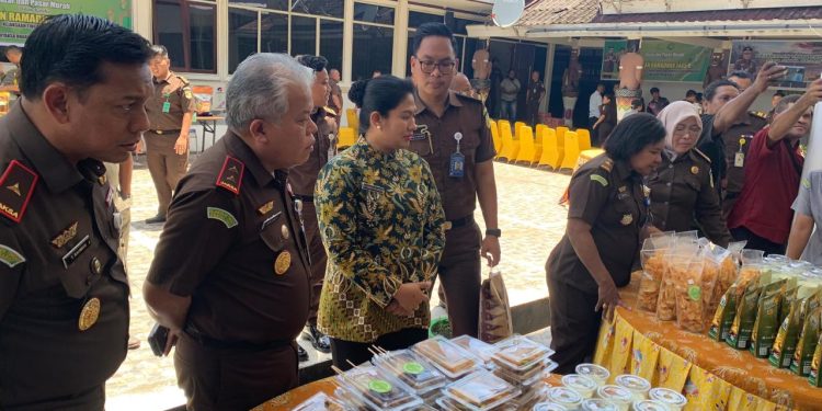 Kejati dan IAD Papua Barat Gelar Bakti Sosial Meriahkan Bulan Ramadan 1445 Hijriah